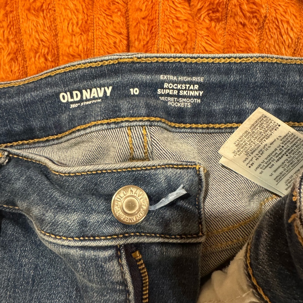 Old Navy Extra High-Rise Rockstar Super Skinny Jeans-10 - Picture 4 of 4